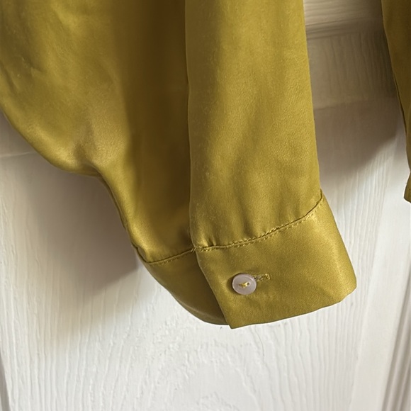 By Anthropologie Smocked Satin Blouse V neckline peplum 100% viscose size Small - Picture 9 of 13